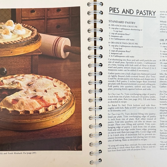 Vintage Betty Crocker's Cookbook 60's 1969 First Printing New Revised Edition - Picture 3 of 4
